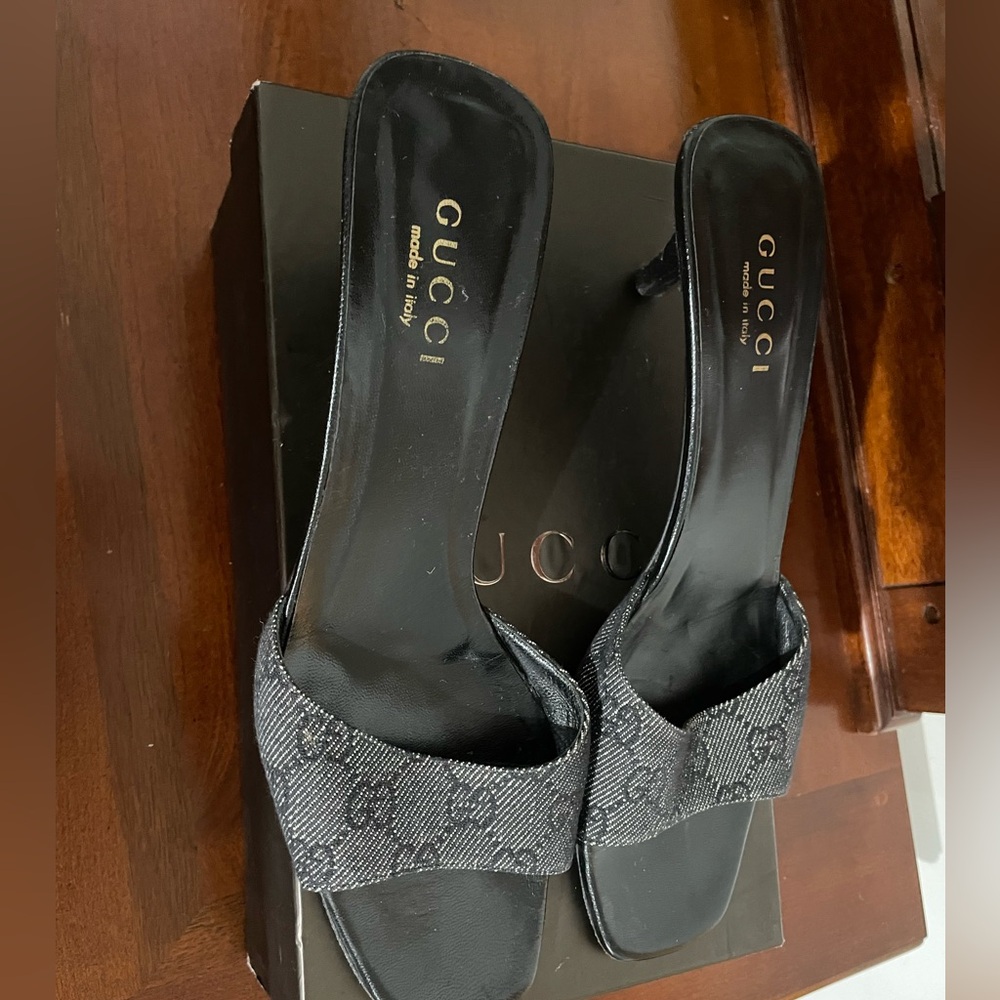 Vintage Gucci Women's Black Patterned Heels - Picture 5 of 6